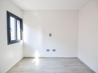 Casa en venta - 3 Dormitorios 4 Baños - Cochera - 624Mts2 - José Hernández, La Plata