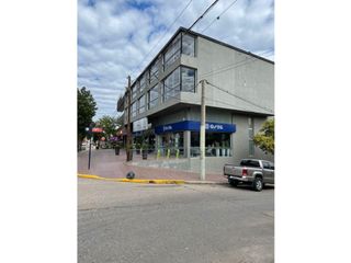 VENDO ENFRENTE TEATRO LUXOR A ESTRENAR