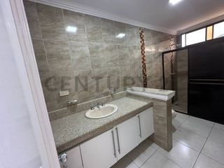 Foto 18 de Se Vende Amplio Departamento Remodelado de Oportunidad en Urdesa