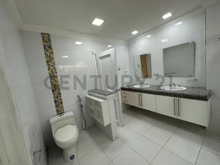 Foto 16 de Se Vende Amplio Departamento Remodelado de Oportunidad en Urdesa