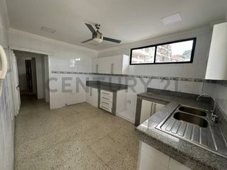 Foto 23 de Se Vende Amplio Departamento Remodelado de Oportunidad en Urdesa