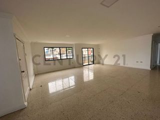 Foto 2 de Se Vende Amplio Departamento Remodelado de Oportunidad en Urdesa