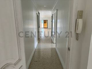 Foto 15 de Se Vende Amplio Departamento Remodelado de Oportunidad en Urdesa