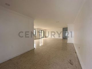 Foto 5 de Se Vende Amplio Departamento Remodelado de Oportunidad en Urdesa
