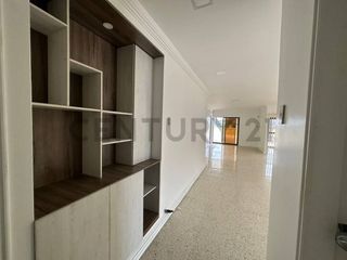 Foto 4 de Se Vende Amplio Departamento Remodelado de Oportunidad en Urdesa