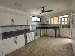 Foto 24 de Se Vende Amplio Departamento Remodelado de Oportunidad en Urdesa