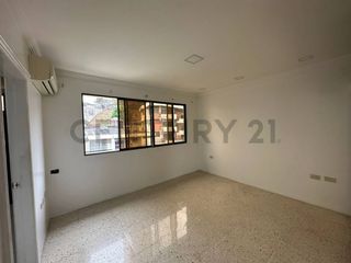 Foto 17 de Se Vende Amplio Departamento Remodelado de Oportunidad en Urdesa