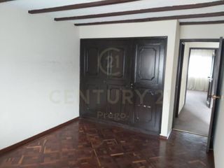 Casa esquinera Sector estratégico amplia para habitación u oficinas,