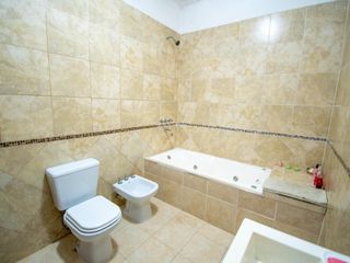 CASA EN VENTA - 3 DORMITORIOS -  TIERRA DE SUEÑOS 1 ROLDAN