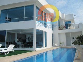 Venta Casa Moderna en Playas, sector Ocean Club.