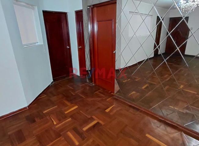 Departamento en Venta en La Victoria - More