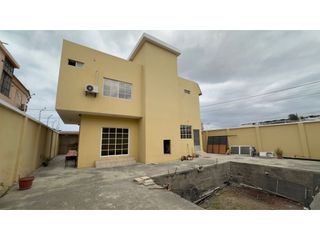 Foto 8 de CASA DE 3 PISOS EN VENTA O ALQUILER CERCA AL ESTADIO JOCAY EN MANTA