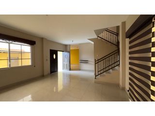 Foto 18 de CASA DE 3 PISOS EN VENTA O ALQUILER CERCA AL ESTADIO JOCAY EN MANTA