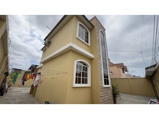 Foto 11 de CASA DE 3 PISOS EN VENTA O ALQUILER CERCA AL ESTADIO JOCAY EN MANTA