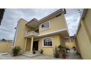 Foto 15 de CASA DE 3 PISOS EN VENTA O ALQUILER CERCA AL ESTADIO JOCAY EN MANTA