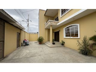 Foto 12 de CASA DE 3 PISOS EN VENTA O ALQUILER CERCA AL ESTADIO JOCAY EN MANTA