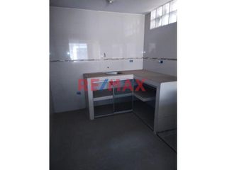 Foto 4 de SE VENDE DEPARTAMENTO TRIPLEX A 4 CASAS DE LA AVENIDA PRINCIPAL 26 DE MARZO EN FLORENCIA DE MORA 

CUENTA CON 3 PISOS

3 HABITACIONES
COCINA
SAL
