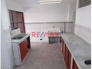 Foto 4 de PRIMER PISO 
PATIO DE INGRESO 
CAR PORT
SALA COMEDOR 
COCINA 
1 DORMITORIO CON CLOSET 
JARDIN INTERIOR 
ESCALERA QUE UNE CON EL SEGUNDO PISO
S