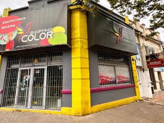Local comercial en esquina en ALQUILER, en Av. Mitre y San Juan