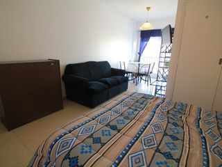 Foto 5 de Departamento . Monoambiente a la calle con balcon y vista a plaza Colon