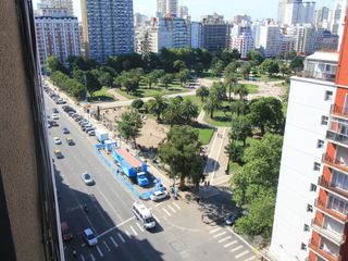 Foto 12 de Departamento . Monoambiente a la calle con balcon y vista a plaza Colon