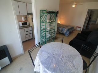 Foto 6 de Departamento . Monoambiente a la calle con balcon y vista a plaza Colon