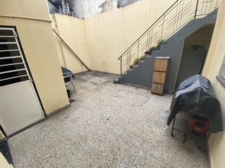 Casa en  venta con  garage, patio y terraza- Liniers