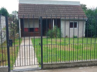 Casa en venta - 2 Dormitorios 1 Baño - 230Mts2 - Mar del Plata