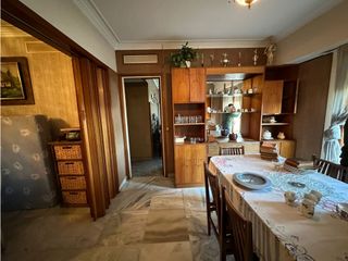 Foto 4 de Chalet 4 ambientes con locales