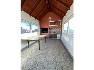 Foto 13 de Chalet 4 ambientes con locales
