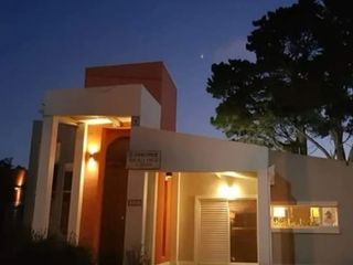 Foto 1 de Casa en alquiler en La Lucila del Mar