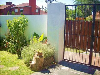 Foto 14 de Excelente casa en lote propio 3 amb con escritorio ,jardín y garage