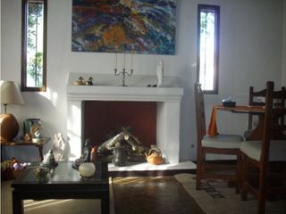 Foto 4 de Excelente casa en lote propio 3 amb con escritorio ,jardín y garage