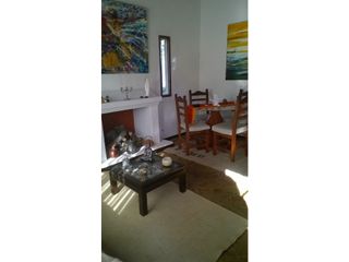 Foto 3 de Excelente casa en lote propio 3 amb con escritorio ,jardín y garage