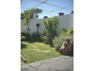 Foto 13 de Excelente casa en lote propio 3 amb con escritorio ,jardín y garage