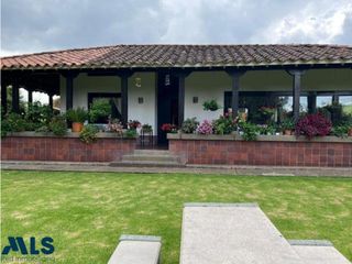 Hermosa casa en La Acuarela(MLS#239586)