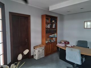 Foto 6 de Alquiler Oficina Comercial Reciclada 6 privados sala de reuniones $300.000.