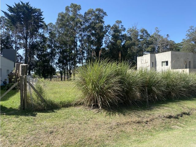 Lote en Barrio Barrancas de San Benito.