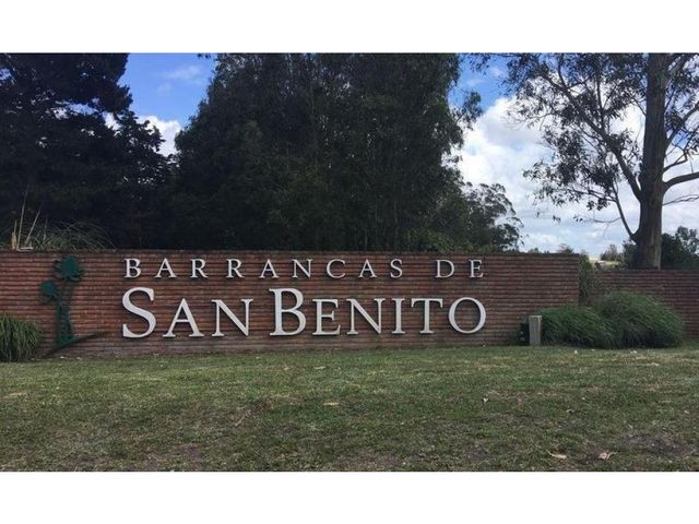 Lote en Barrio Barrancas de San Benito.