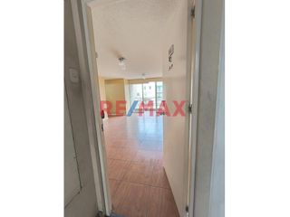 Foto 4 de Departamento flat, segundo piso!

📍 A pasos de Tottus y la Panamericana Norte, en zona estratégica cerca a todo.

🌳 Desde tu propio balcón privado