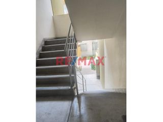 Foto 3 de Departamento flat, segundo piso!

📍 A pasos de Tottus y la Panamericana Norte, en zona estratégica cerca a todo.

🌳 Desde tu propio balcón privado