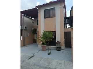 Foto 2 de DE OPORTUNIDAD VENDO CASA EN URBANIZACION LA JOYA