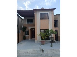 Foto 1 de DE OPORTUNIDAD VENDO CASA EN URBANIZACION LA JOYA