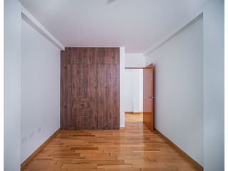 Foto 10 de VENDO CASA ESTRENO FRENTE A PARQUE  EN URB.SAN ISIDRO