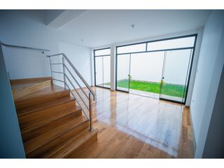 Foto 6 de VENDO CASA ESTRENO FRENTE A PARQUE  EN URB.SAN ISIDRO
