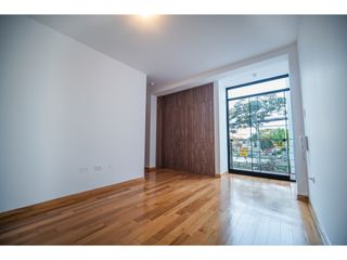 Foto 11 de VENDO CASA ESTRENO FRENTE A PARQUE  EN URB.SAN ISIDRO