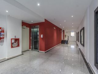 Oportunidad!! Hermoso monoambiente reciclado a 2 ambientes. Muy luminoso!