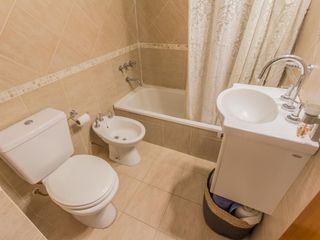 Oportunidad!! Hermoso monoambiente reciclado a 2 ambientes. Muy luminoso!