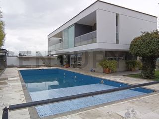 Casa de renta con piscina y una Suite sector Tanda.