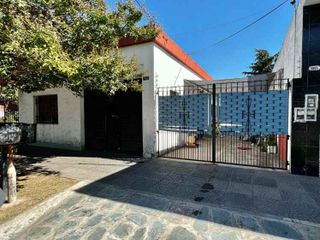 Casa con Departamento en venta en Ituzaingo Norte